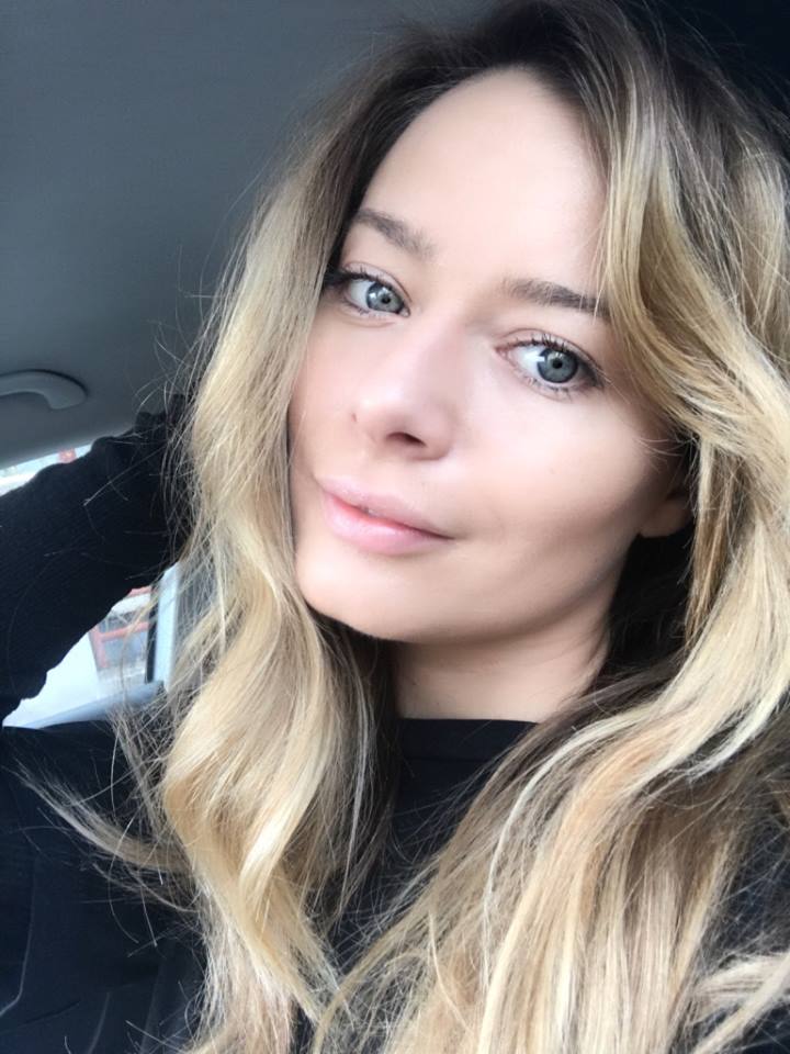 Laura Cosoi e mama unei fetite – Rita