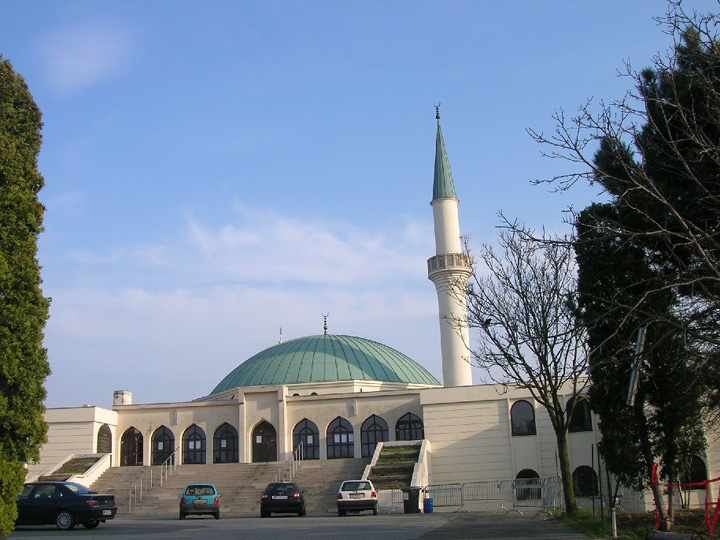 Austria inchide moschei, Erdogan striga „razboi” !