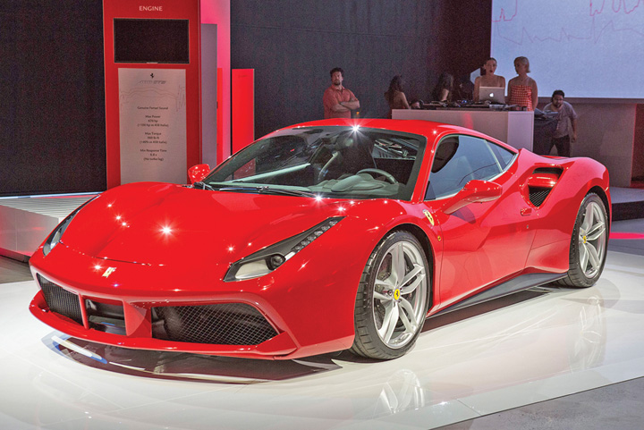 Engine of The Year e sub capota Ferrari