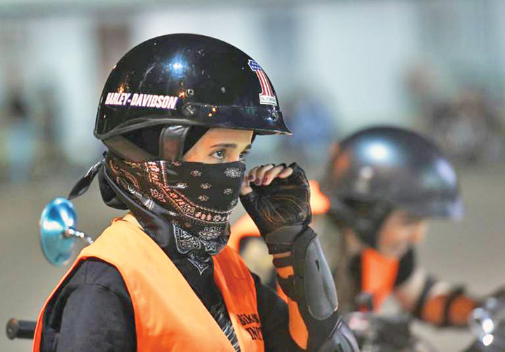 Sauditele calaresc Harley Davidson