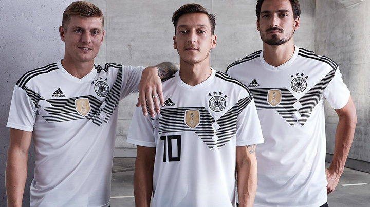 Adidas a ieftinit tricourile Germaniei