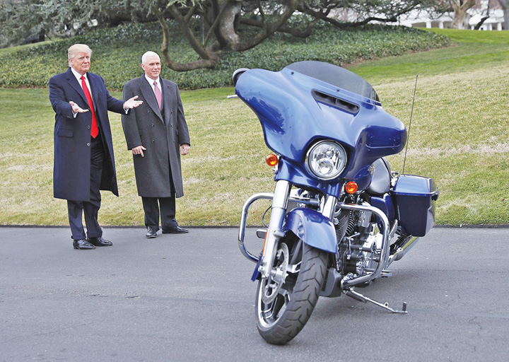 Trump se ia de Harley Davidson