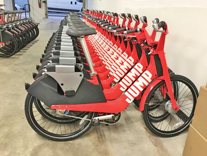 Uber trece la biciclete