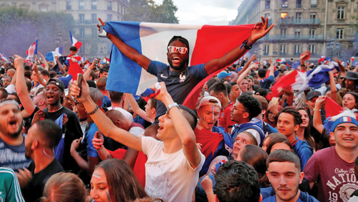 Festejos hinchas Francia en Paris - Ziarul National
