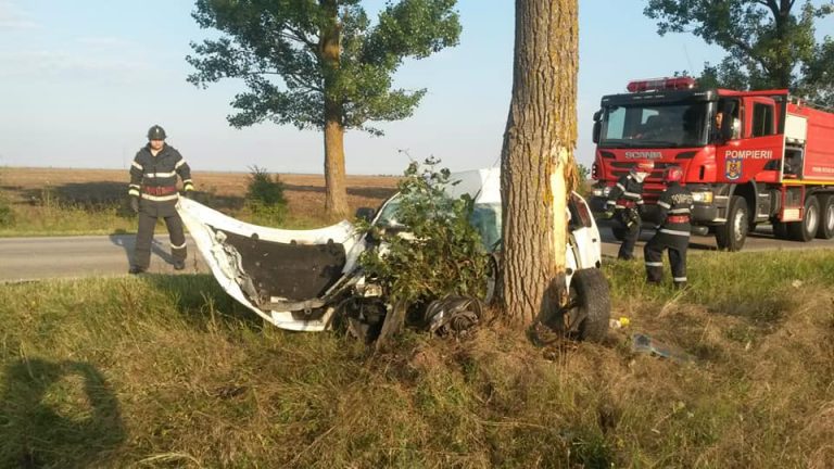 Un tanar si-a gasit sfarsitul intr-un grav accident, pe DN 65E