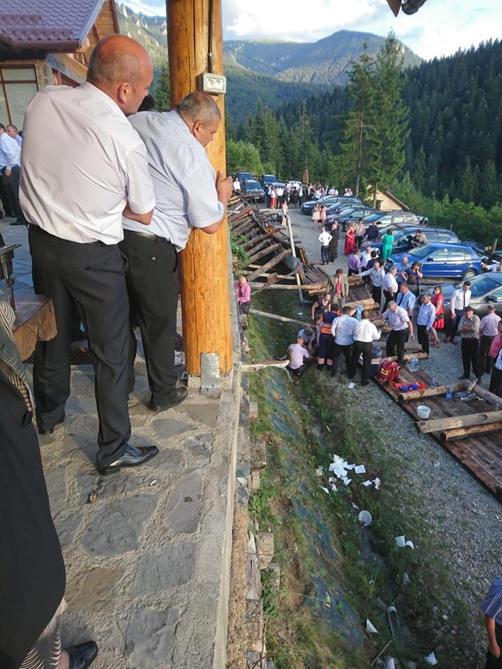 Accident grav la o nunta, in Neamt. Mai multe persoane duse la spital
