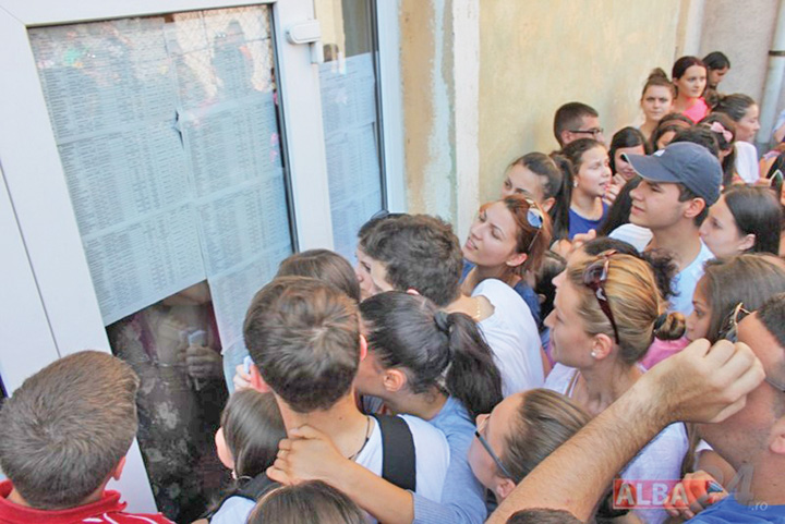 Peste 67 la suta dintre elevi au trecut BAC-ul