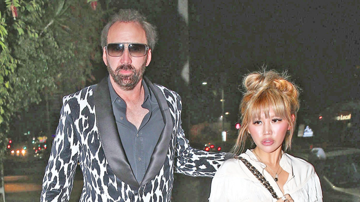 Nicolas Cage, reclamat ca zguduie patul