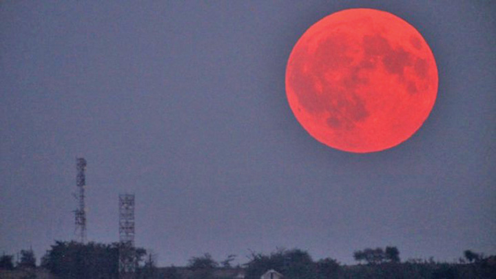 Cea mai lunga eclipsa de luna totala a secolului