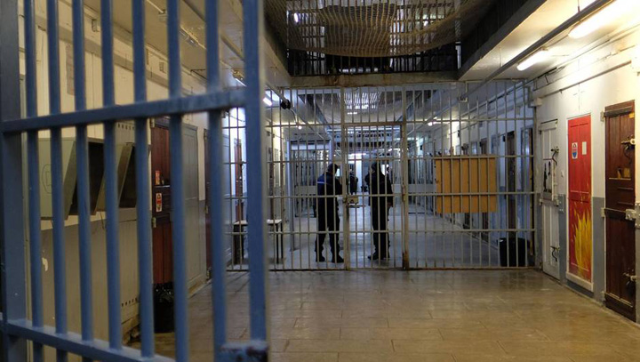 Zeci de detinuti radicalizati ies din inchisori