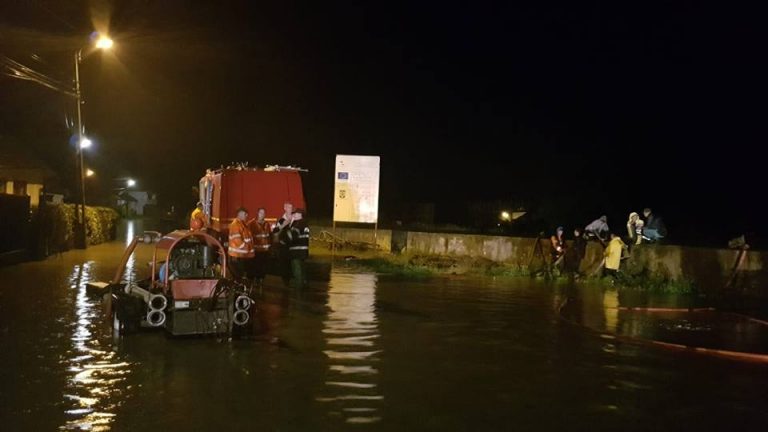 Zeci de localitati din 19 judete si Capitala, afectate de inundatii