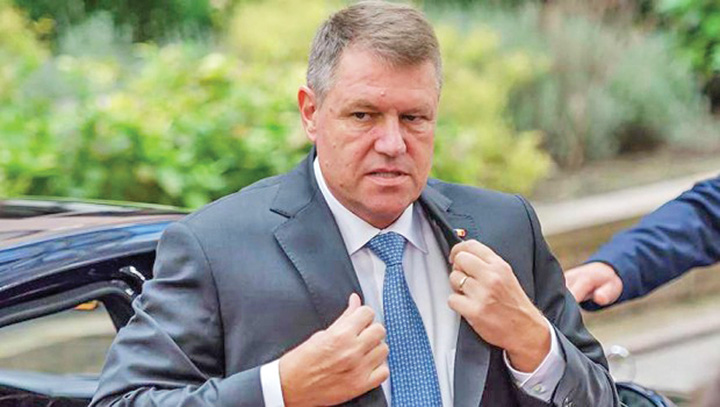 Iohannis, ironii de la Craiova: PSD-ul a realizat mii de kilometri de autostradă. Cu creionul