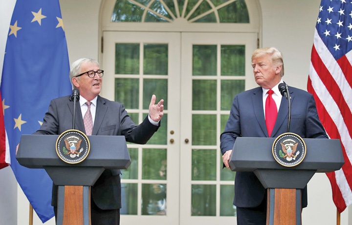 Juncker l-a ametit pe Trump