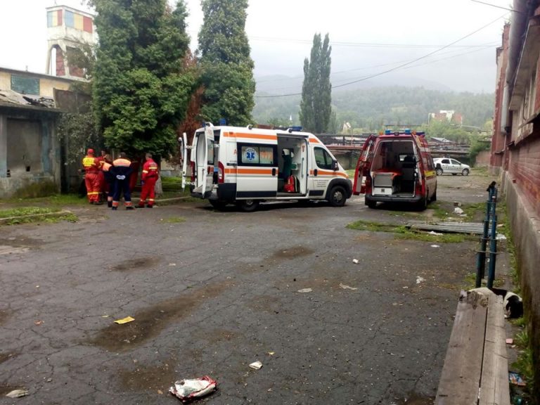 UPDATE. Doi mineri, surprinsi de o surpare in subteran, la Lupeni. Unul dintre ei a murit