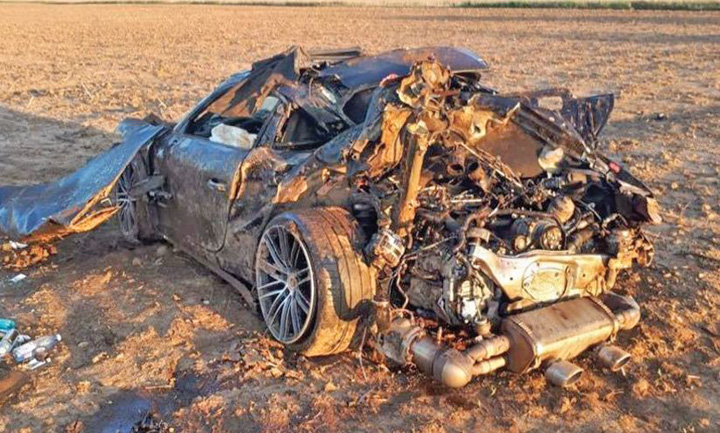 Pungi pline cu lire sterline, gasite intr-un Porsche facut zob pe  DN 71