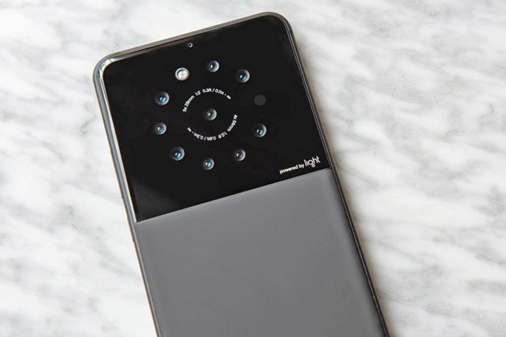 Telefonul cu 9 camere foto
