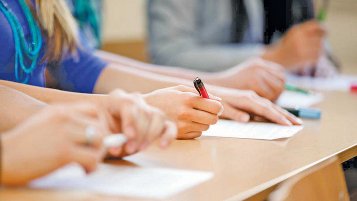 BAC-ul de toamnă continuă şi vineri. Cu matematică/istorie