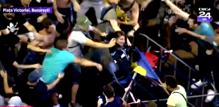 Detalii despre starea tinerei jandarm batute la protest: „este bine, s-a ridicat din pat”