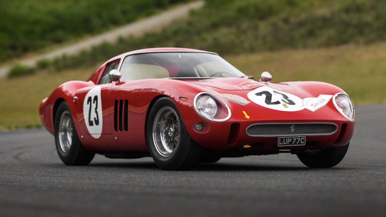 Masinile Ferrari, o investitie mai buna decat actiunile