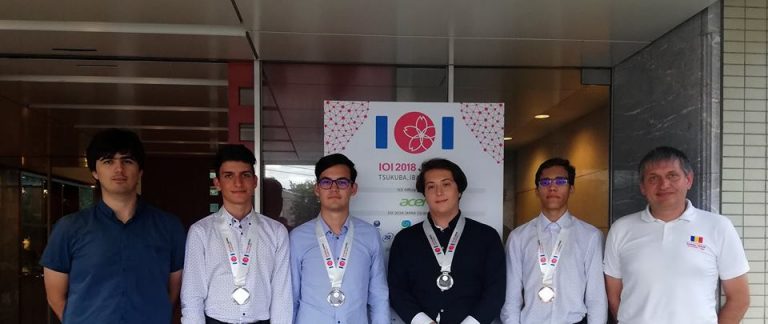 Patru liceeni romani pasionati de informatica, medaliati la Olimpiada Internationala