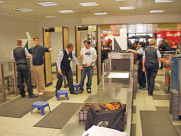 Adevarata bomba cu virusi din aeroport