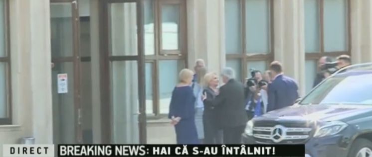 Dancila s-a intalnit cu Juncker, marti, la aeroport