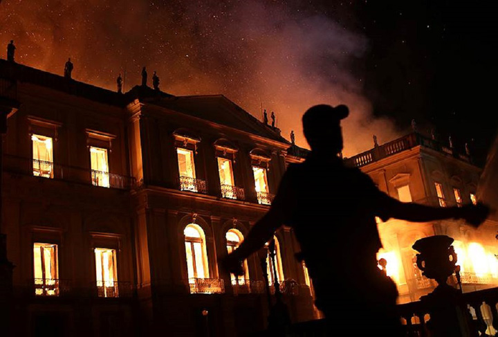 Muzeul National al Braziliei, mistuit de flacari