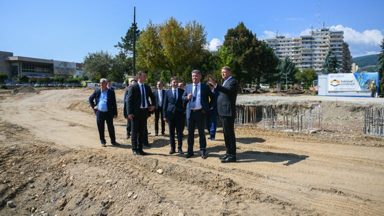 Dupa deschiderea anului scolar, Iohannis a vizitat santierul Monumentului Marii Uniri
