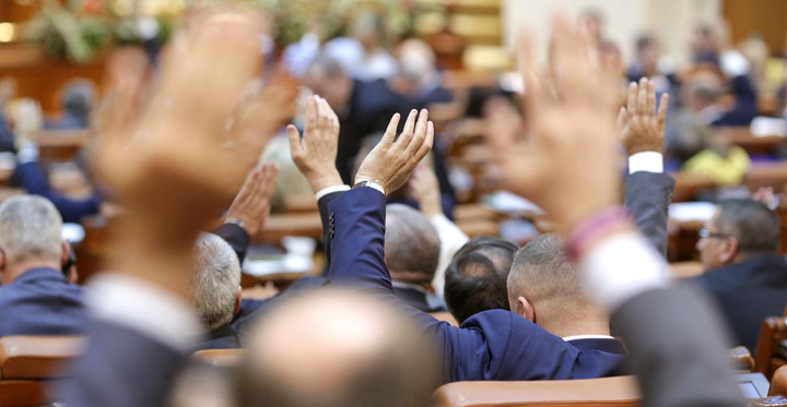 Codurile Penale au trecut de Parlament. Dragnea: Nu s-a adus nici macar o virgula deasupra deciziilor CCR