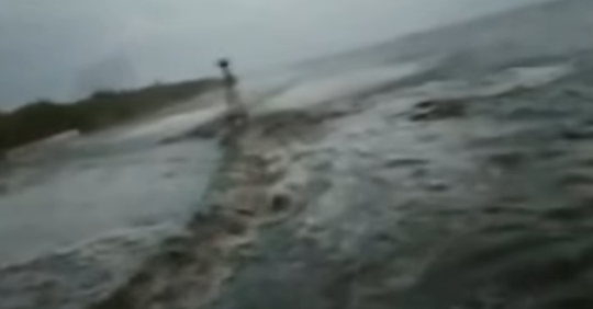 Peste 380 de morti in Indonezia, dupa cutremurul urmat de tsunami (VIDEO)