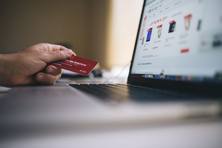 Scapă de grijile financiare cu un credit online