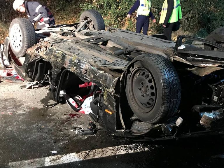 Masina facuta zob. Doi tineri au murit intr-un cumplit accident, la Arad