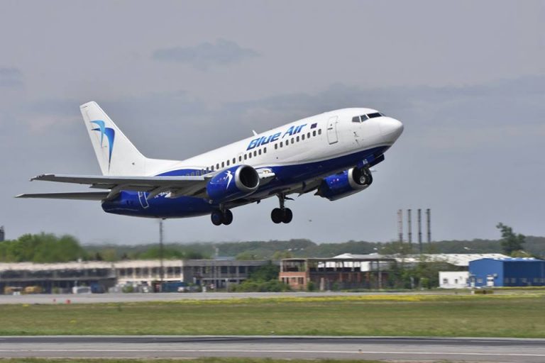 Un avion Blue Air plecat de la Cluj a aterizat de urgenta in Slovacia