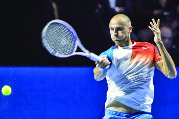Marius Copil  a pierdut finala de la Basel, in faţa lui Federer