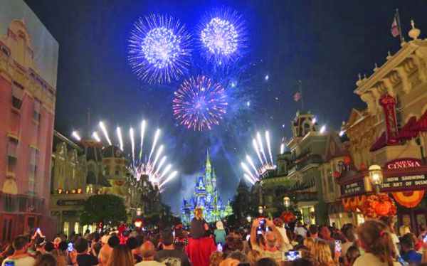 Cenusa mortilor la Disneyland