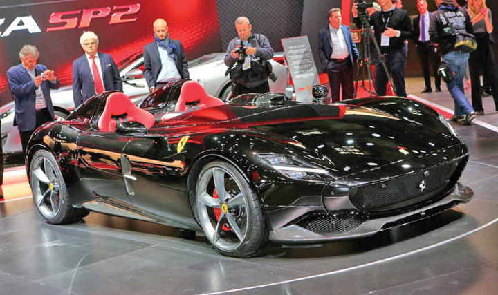 499 de norocosi vor cumpara noul Ferrari Monza