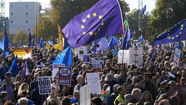 S-au sucit englezii: Exit Brexit!