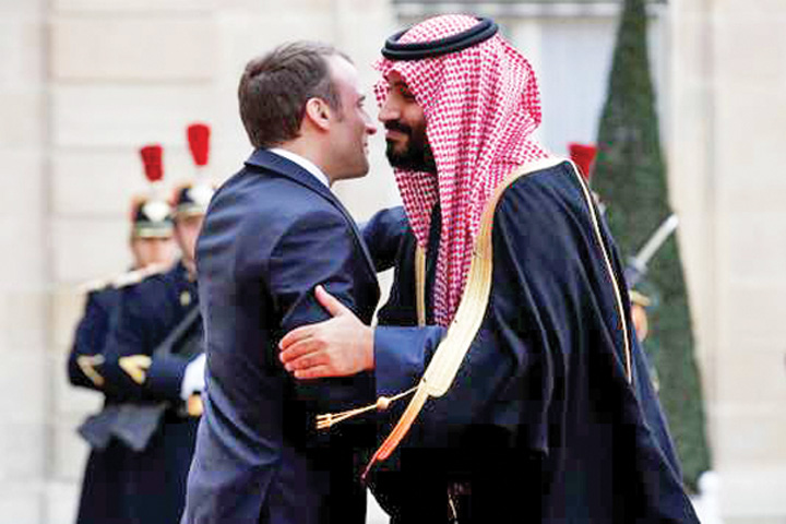 French President Emmanuel Macron welcomes Saudi Arabia's Crown Prince Mohammed bin Salman as he arrives at the Elysee Palace in Paris - Ziarul National