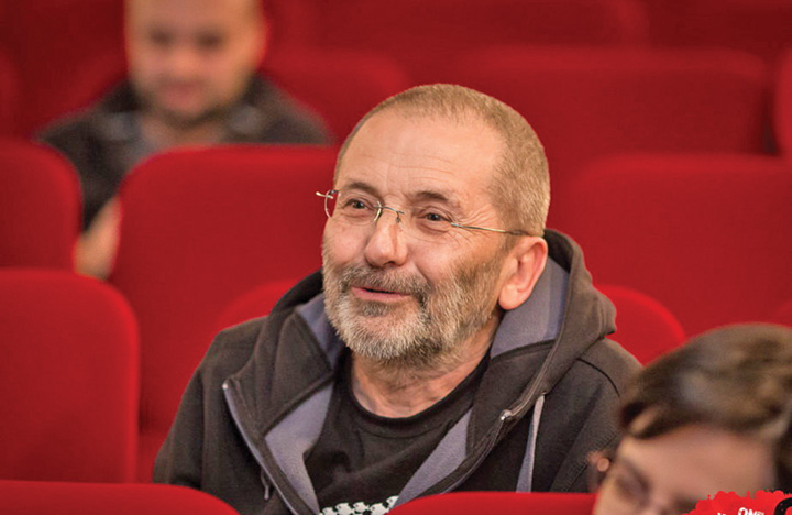 Cine ii prosteste pe intelectualii Romaniei?