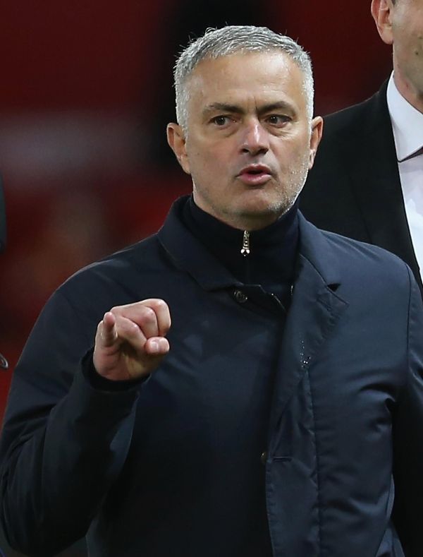 Mourinho  a scapat de streang