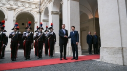 Iohannis, pas gresit la protocol (VIDEO)