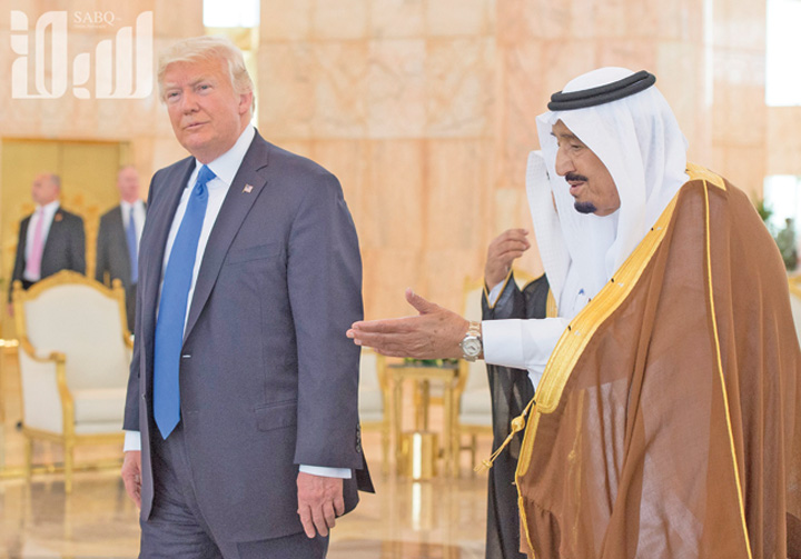 Trump il santajeaza pe regele Arabiei Saudite ?