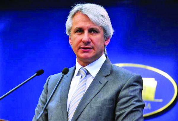 Vor disparea 4000 de posturi la stat