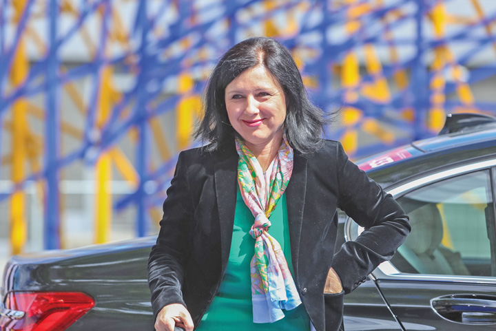 Vera, Jourova pe ce-ai mai scump ca n-ai citit Protocoalele SRI-DNA!