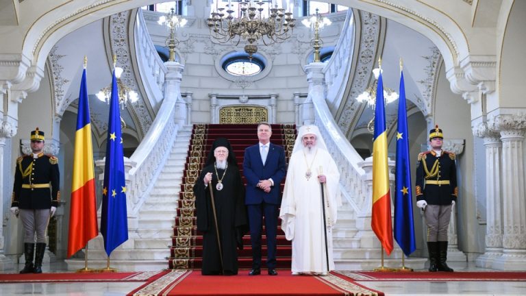 Patriarhul Bartolomeu si Patriarhul Daniel, la Cotroceni in ajunul sfintirii Catedralei Neamului