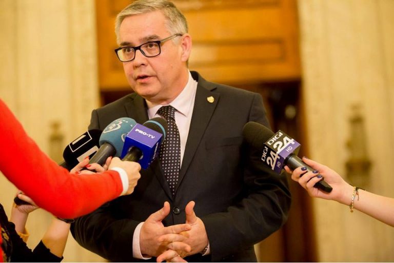 Trei parlamentari PSD si-au anuntat demisia in aceeasi zi