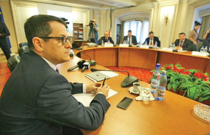 Hellvig a pus lantul pe Comisia SRI!