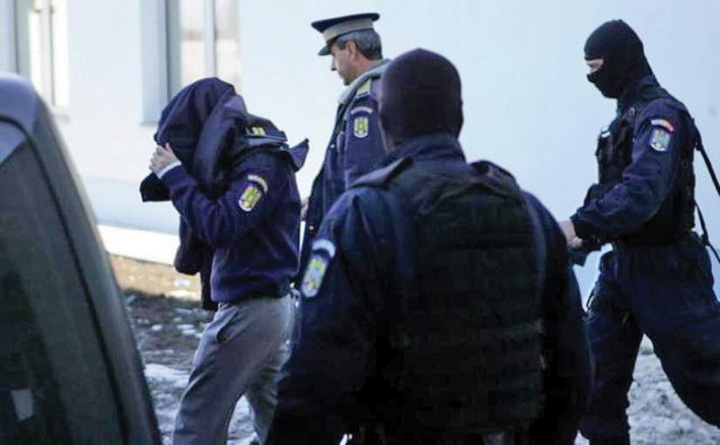 Prim-procuror, vanator de politisti!