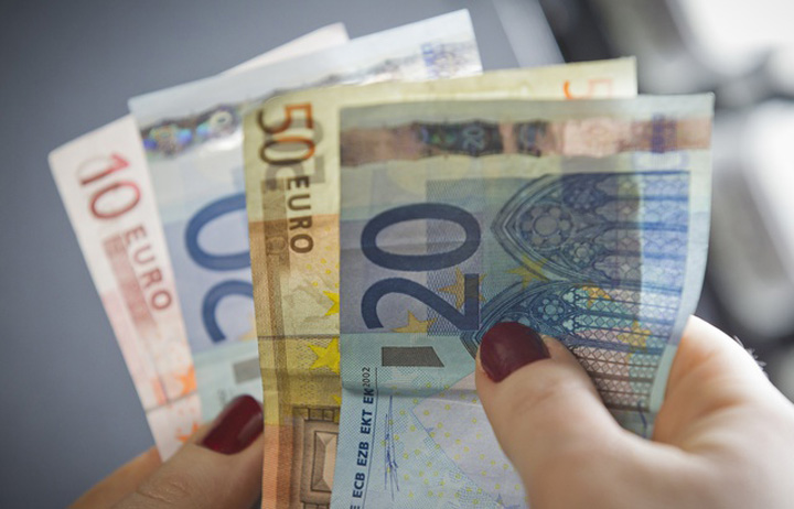 Prime de 30.000 de euro din greseala