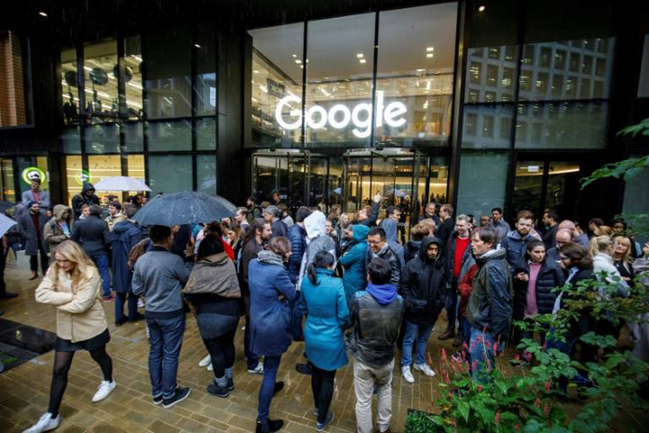 Angajatii Google, in strada pe motiv de hartuire sexuala